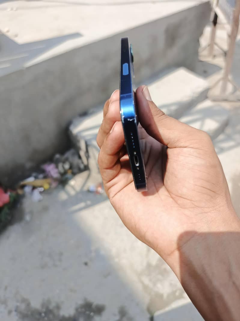 Apple iPhone 12 1