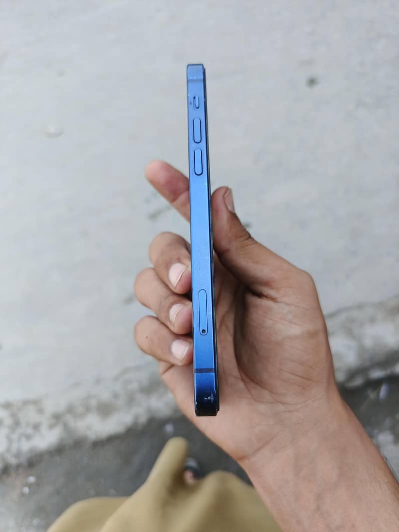 Apple iPhone 12 2