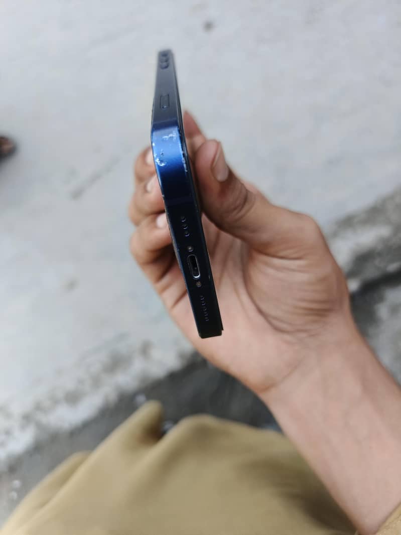 Apple iPhone 12 3