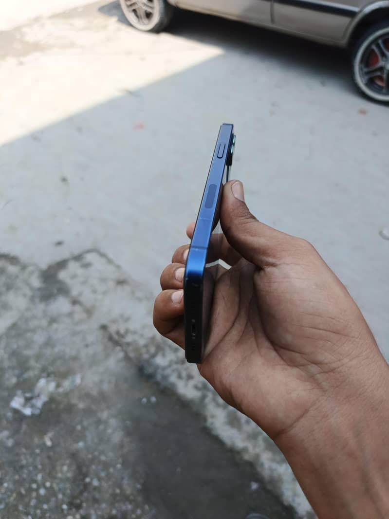 Apple iPhone 12 5