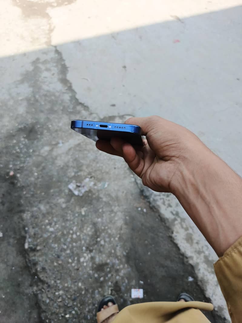 Apple iPhone 12 6