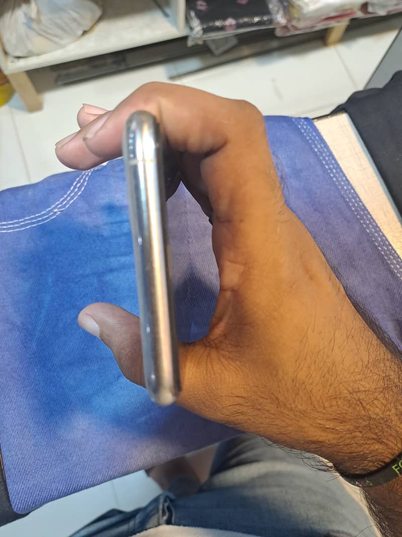 Apple iPhone 11 Pro Max 2