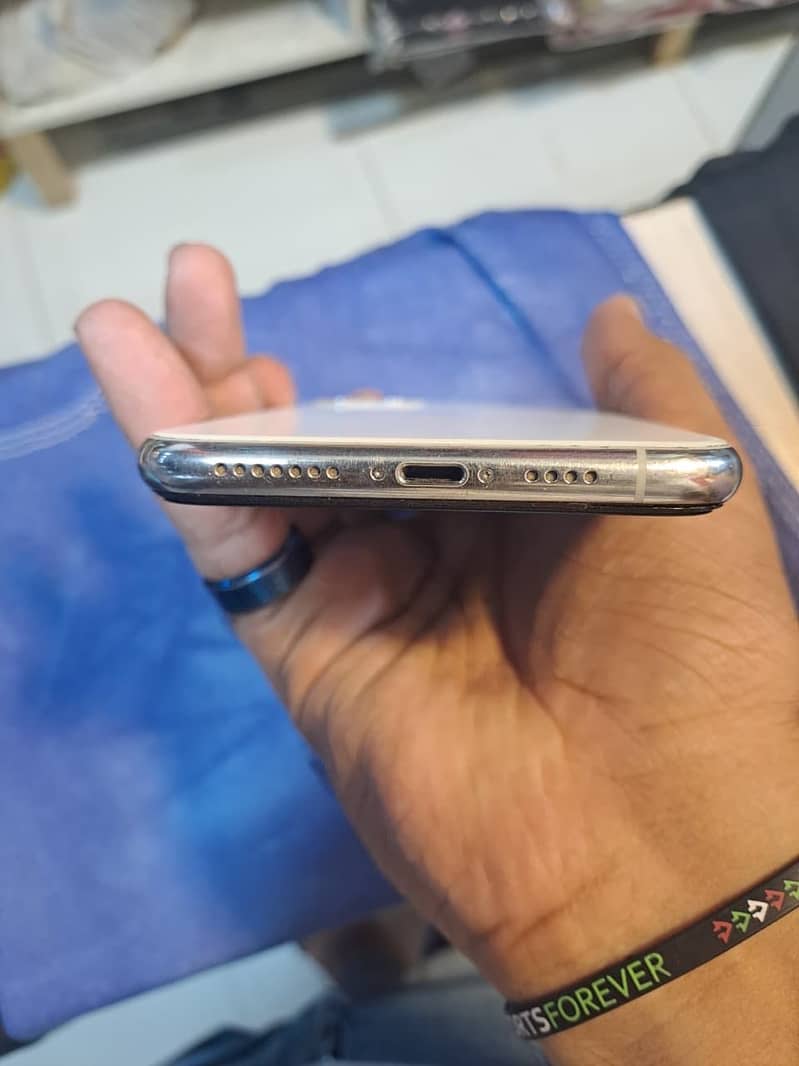 Apple iPhone 11 Pro Max 7