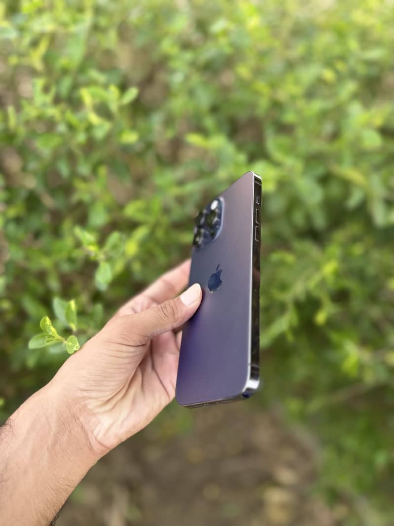 Apple iPhone 14 Pro Max 1