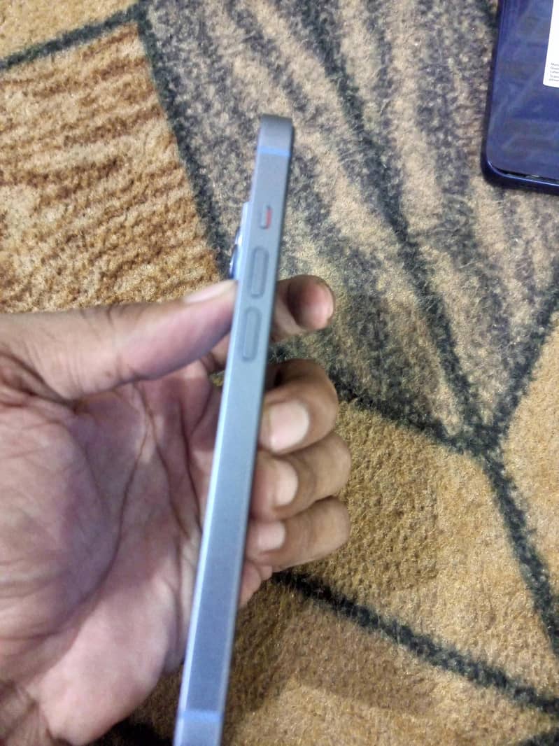 Apple iPhone 14 3