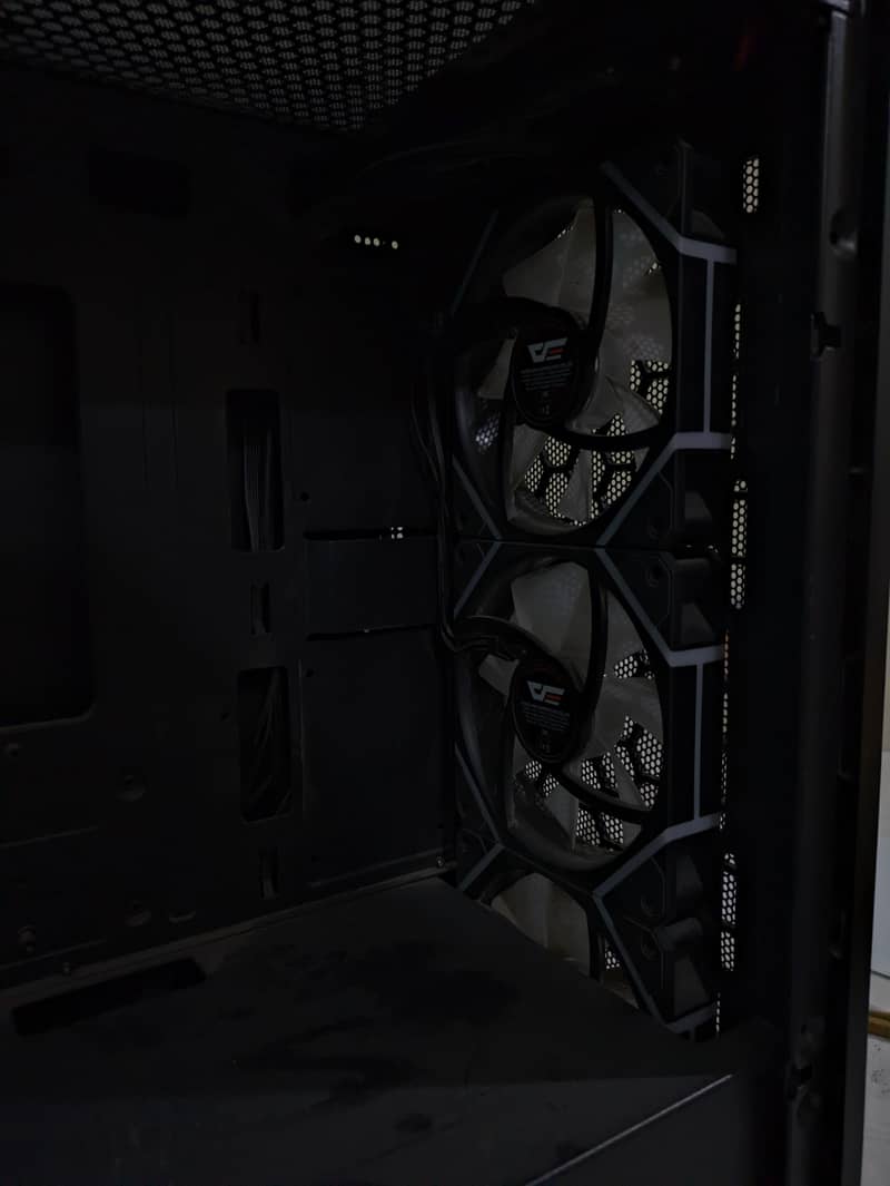 Darkflash DLM21 Gaming Case. 2