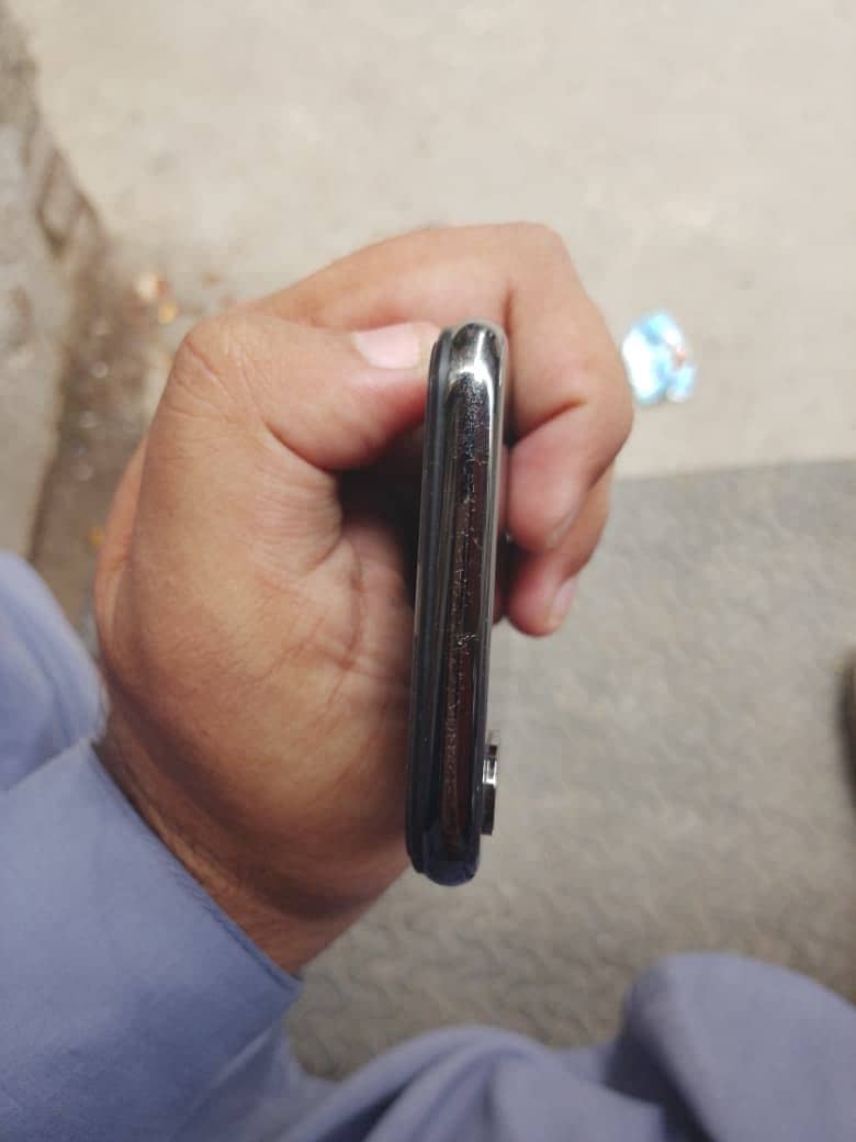 Apple iPhone X 5