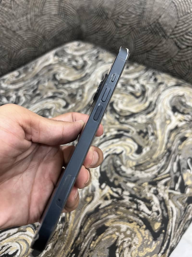 Apple iPhone 13 2