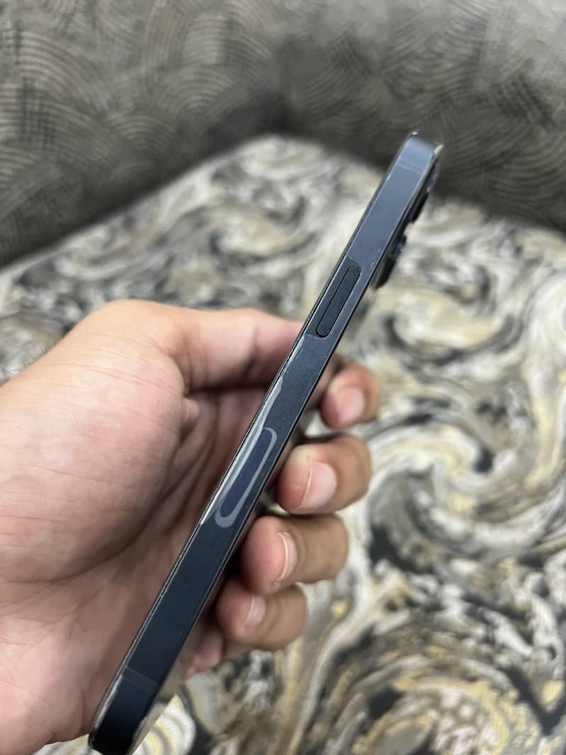 Apple iPhone 13 3