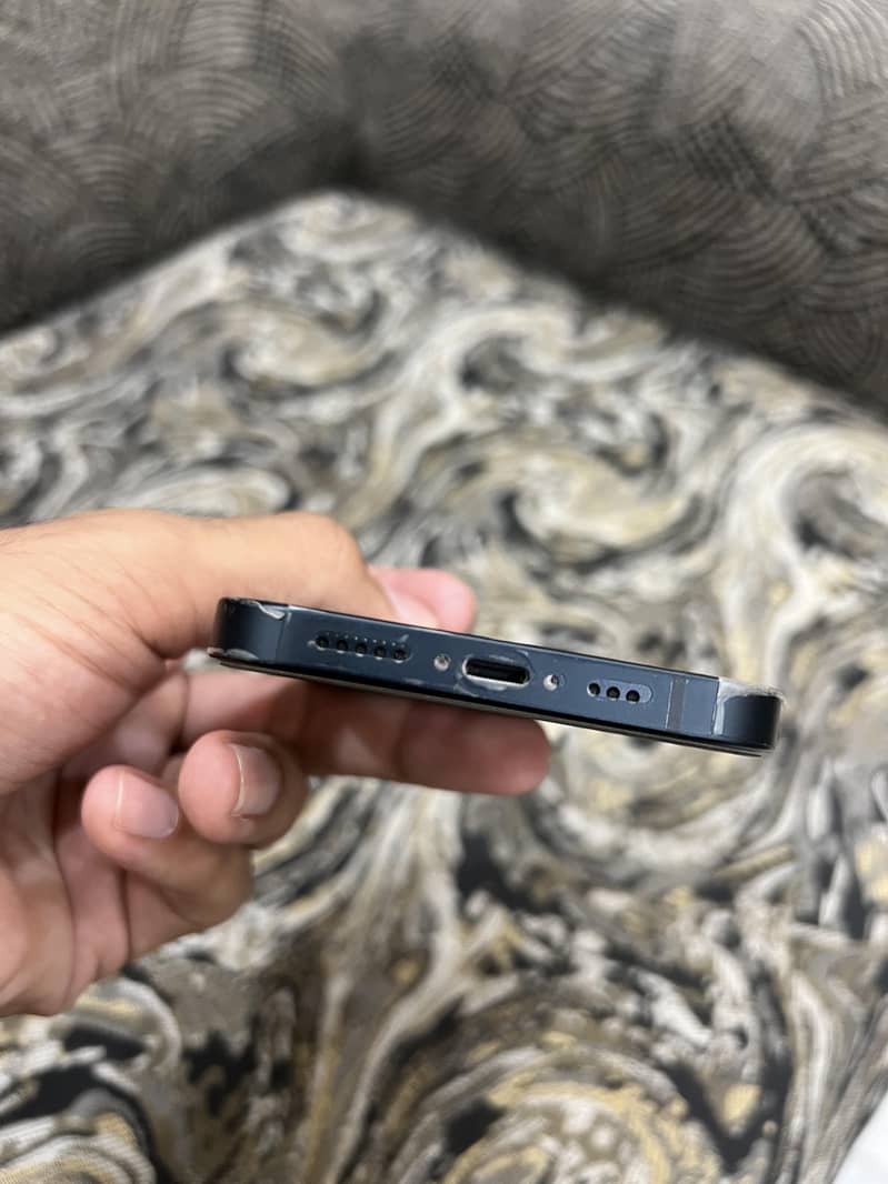 Apple iPhone 13 4