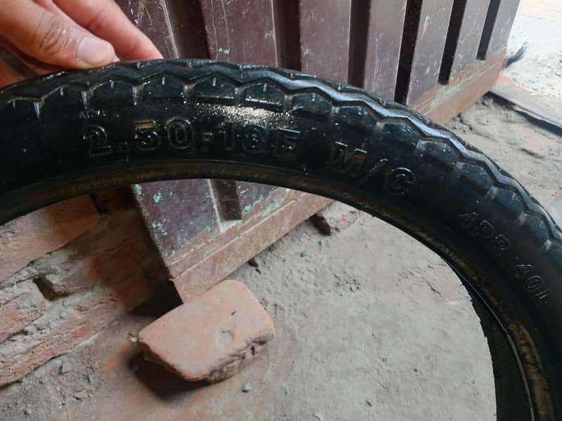 CD 70 tyre 1
