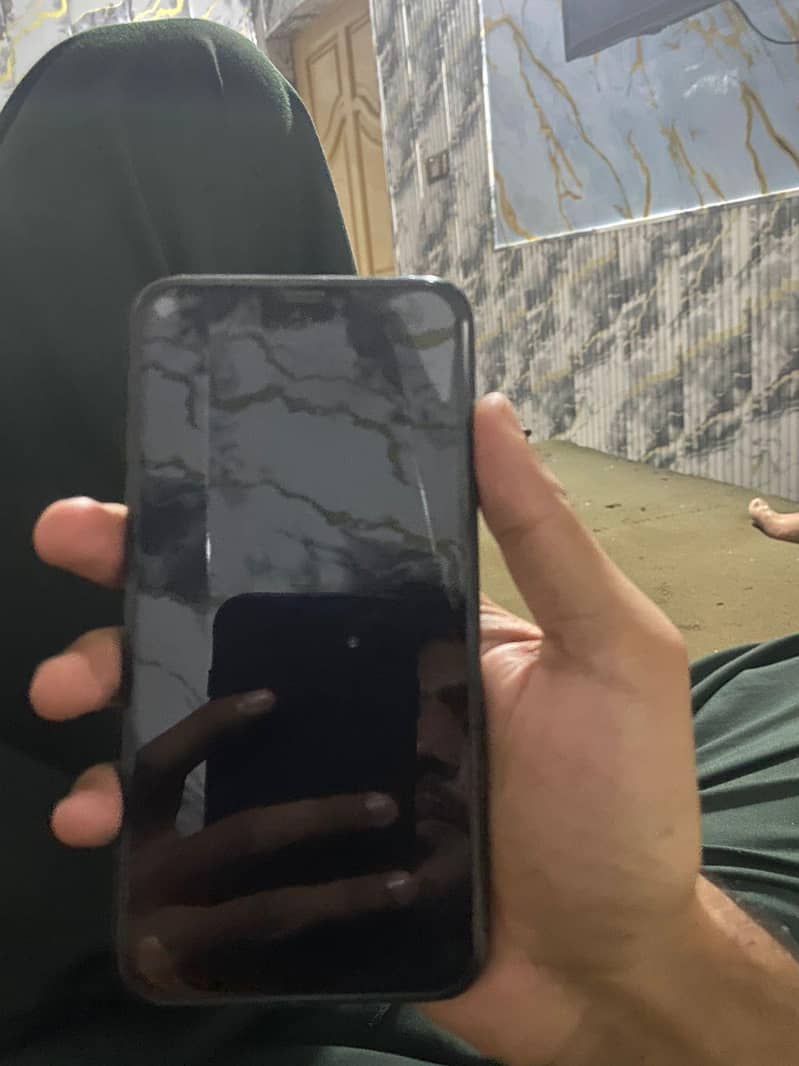Apple iPhone 11 0