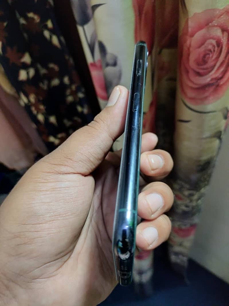 Apple iPhone 11 Pro Max 2