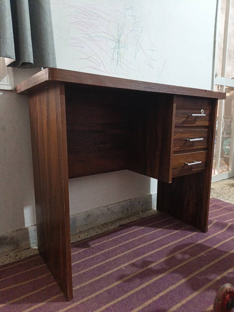 study table urgent sell 0