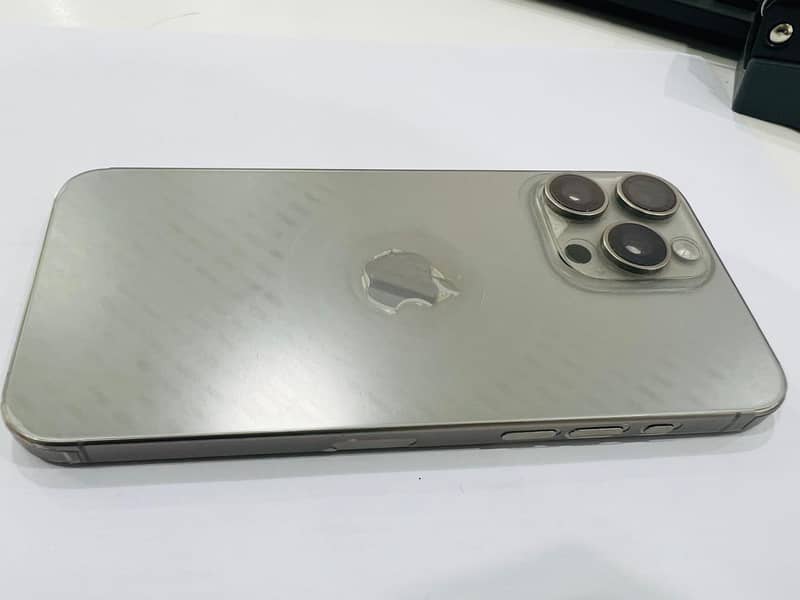 Apple iPhone 15 Pro Max 0