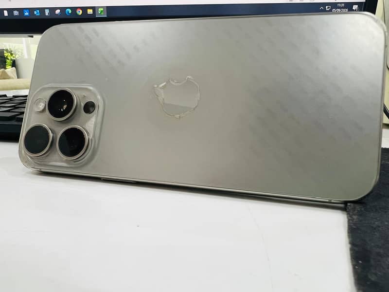 Apple iPhone 15 Pro Max 3