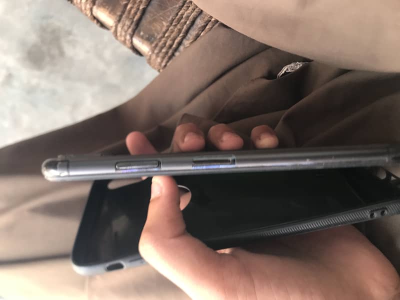 Apple iPhone XS Max 2