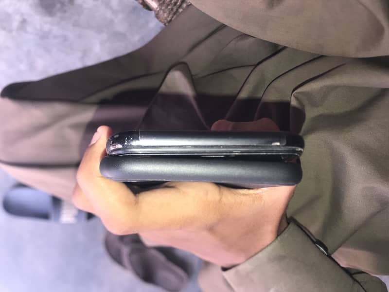 Apple iPhone XS Max 4