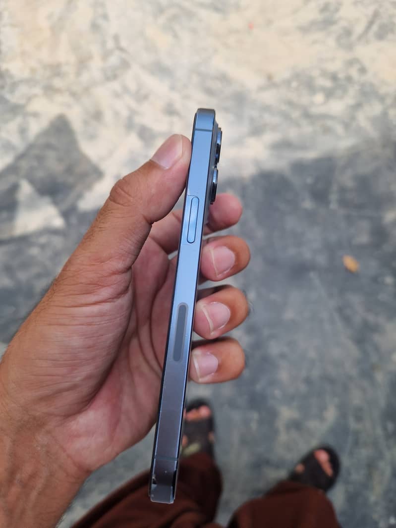 Apple iPhone 13 Pro 2