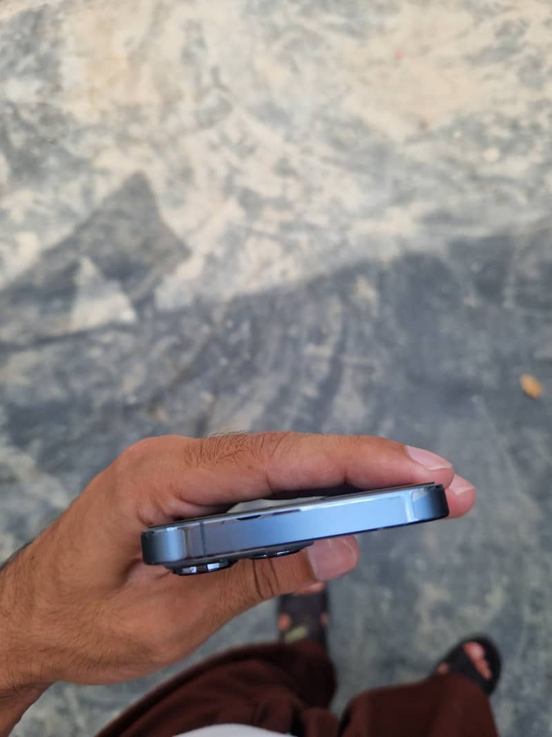 Apple iPhone 13 Pro 4