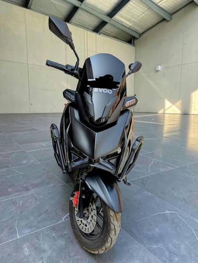 Revoo E52 (2026) – Fully Wrapped | 1000 KM | Like Brand New
