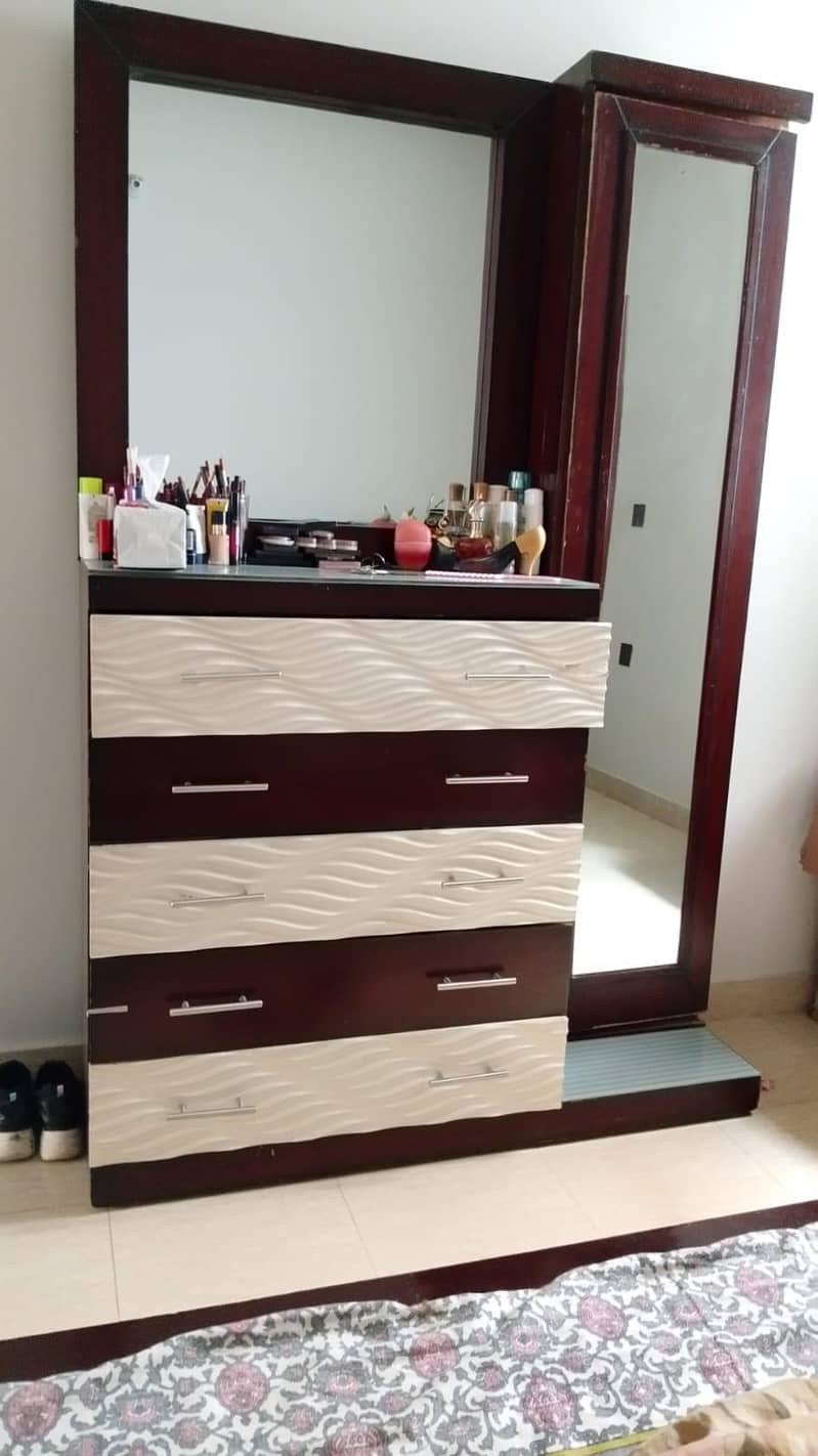 king bed with dressing table 0