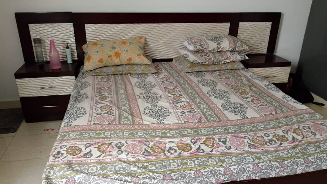 king bed with dressing table 1