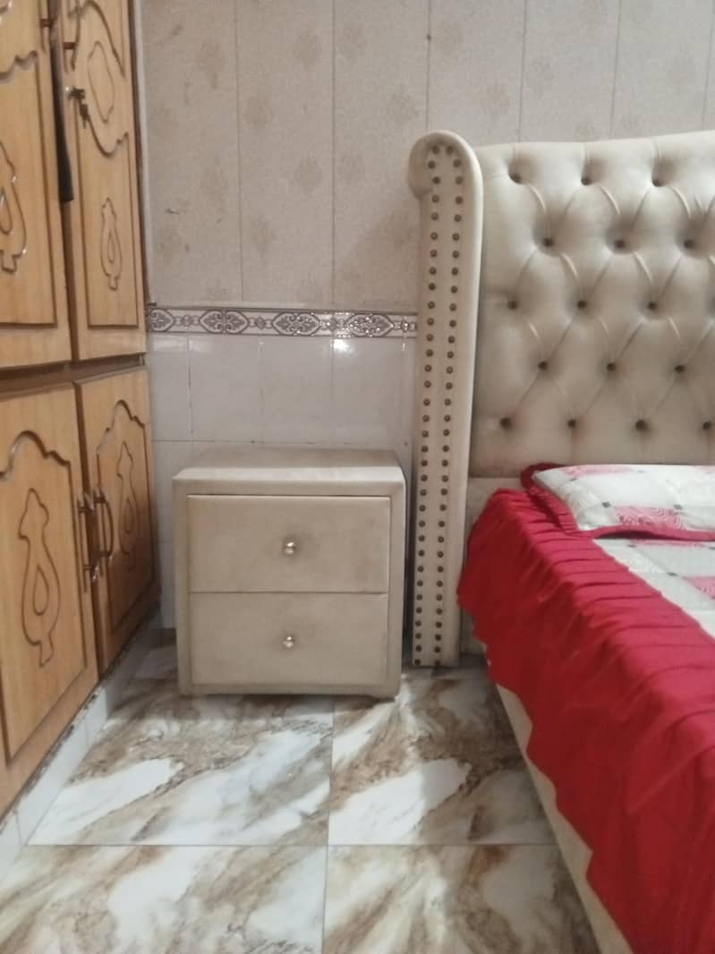 bed and sides table 1