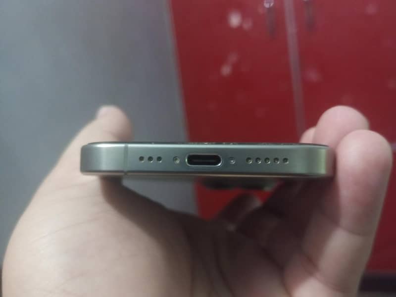 Apple iPhone 15 Pro 1