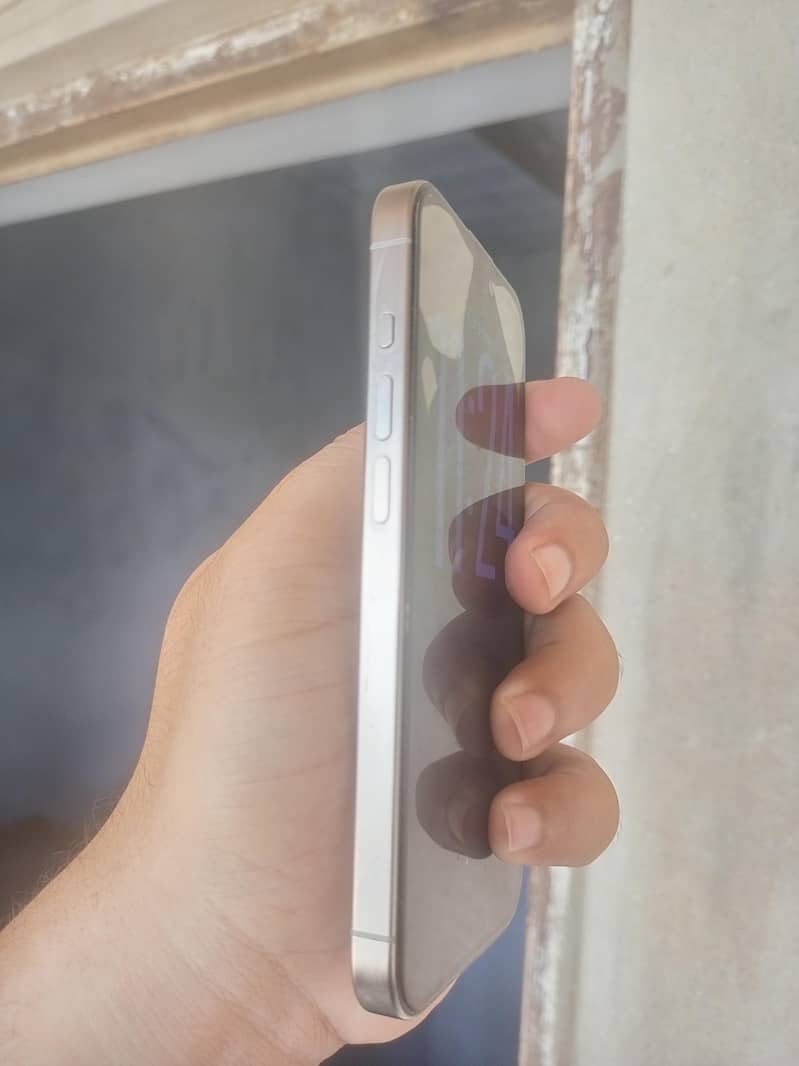 Apple iPhone 15 Pro 3