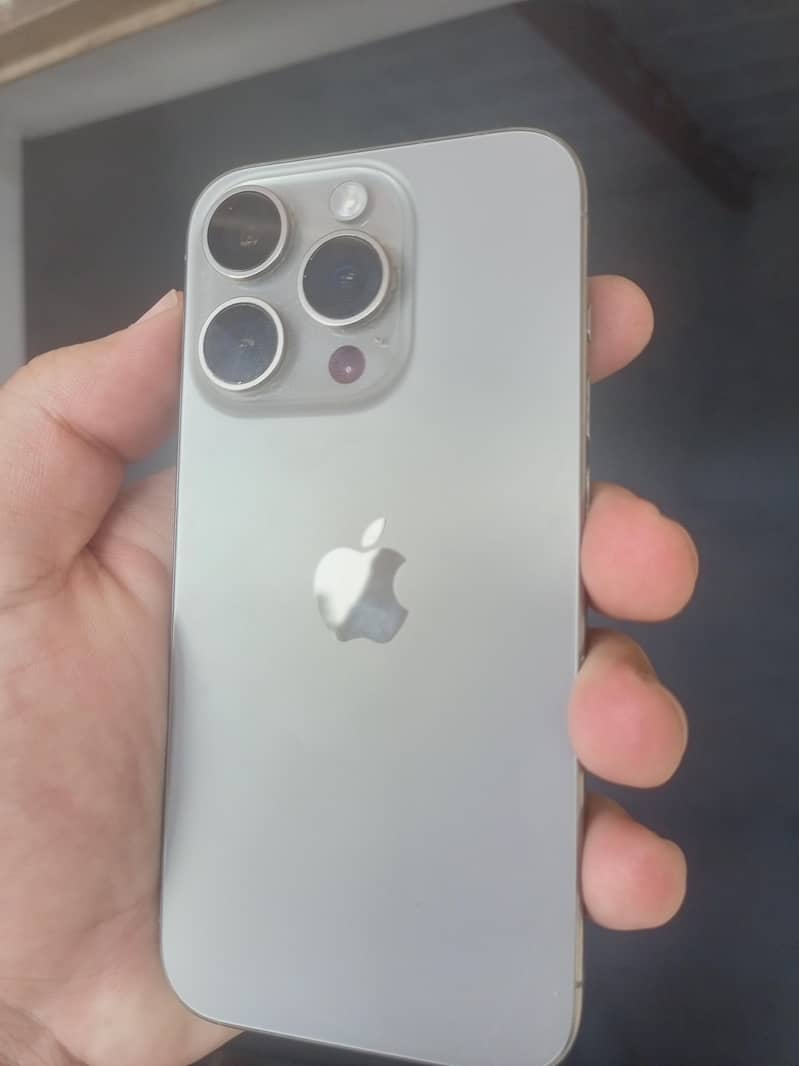 Apple iPhone 15 Pro 4