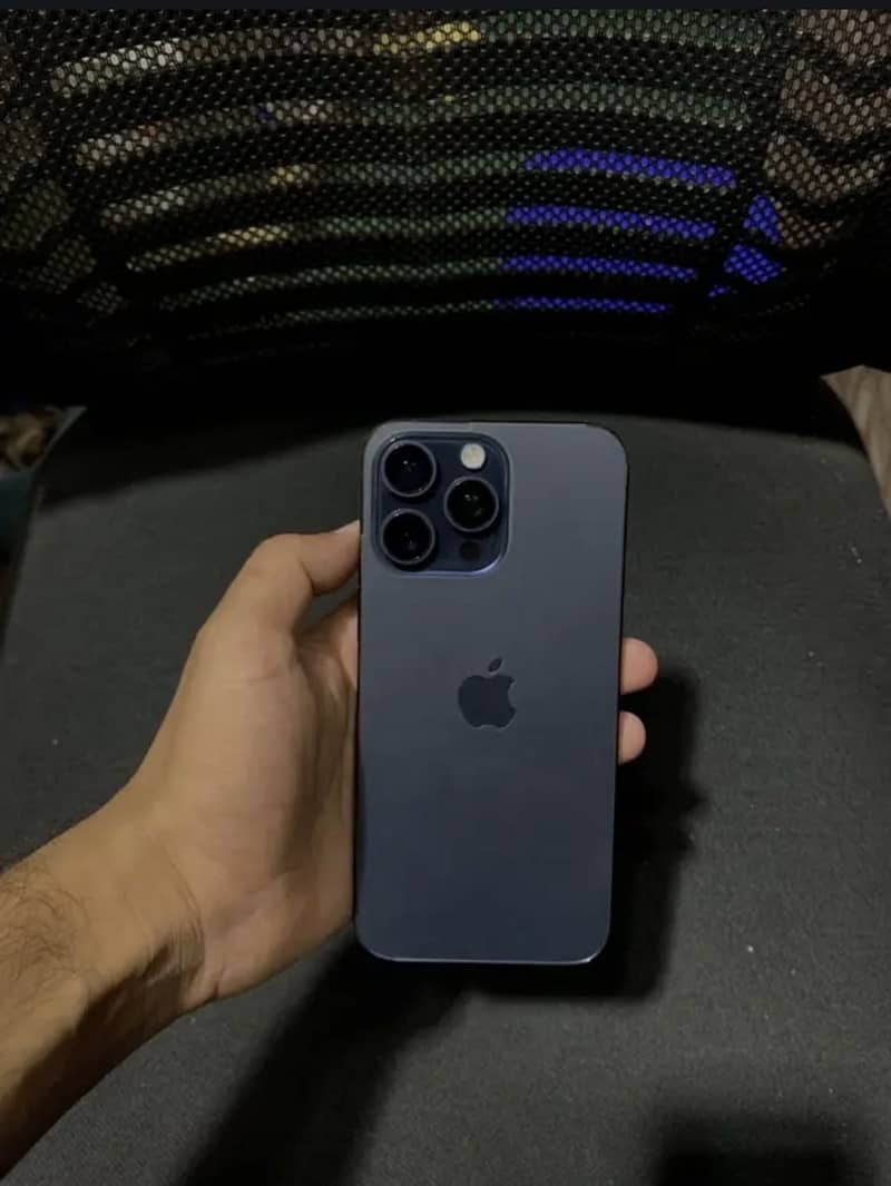 Apple iPhone 15 Pro Max 2