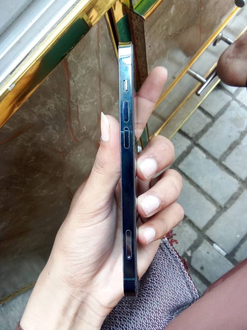 Apple iPhone 12 Pro 4