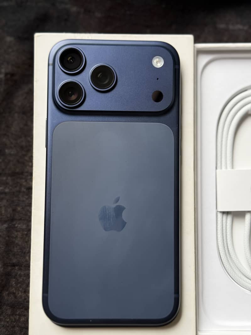 Apple iPhone 17 Pro Max 3