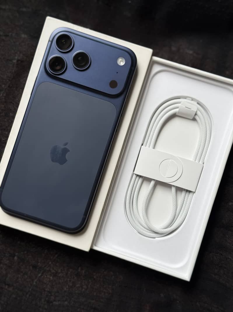Apple iPhone 17 Pro Max 4