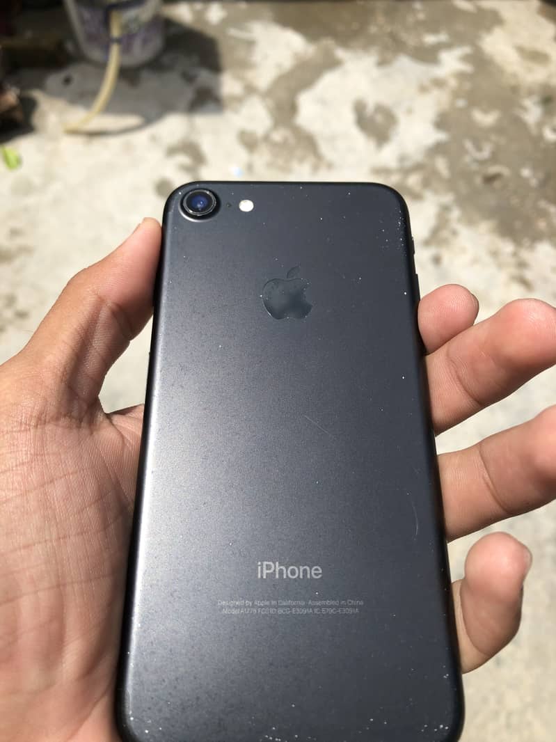 Apple iPhone 7 0