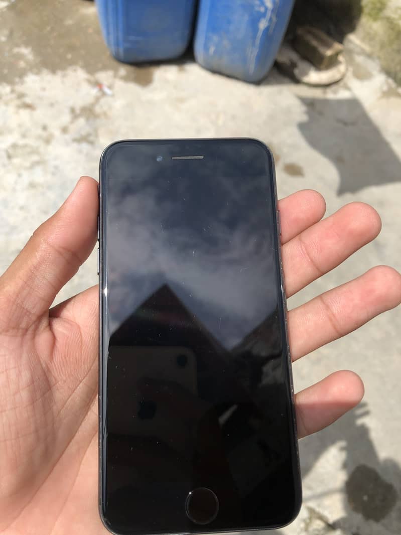 Apple iPhone 7 1