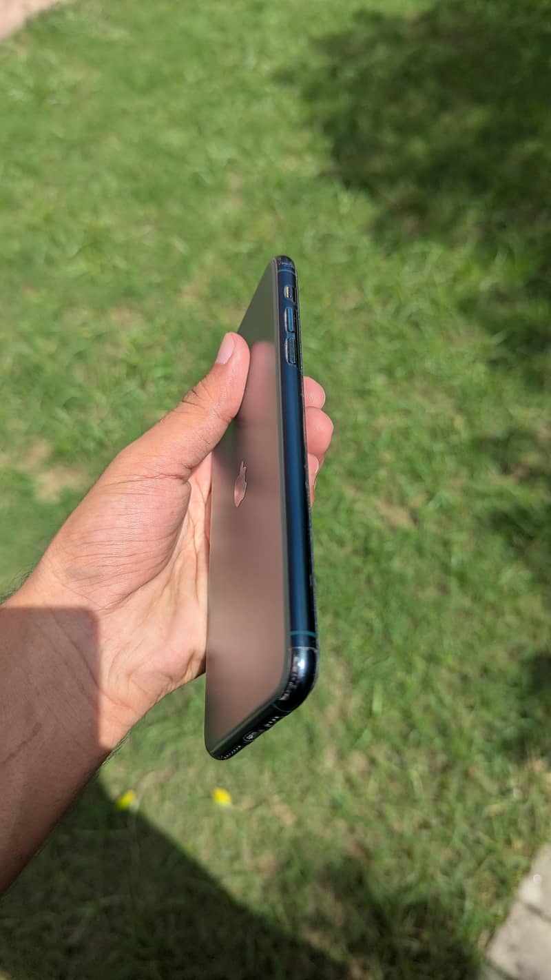 Apple iPhone 11 Pro Max 1