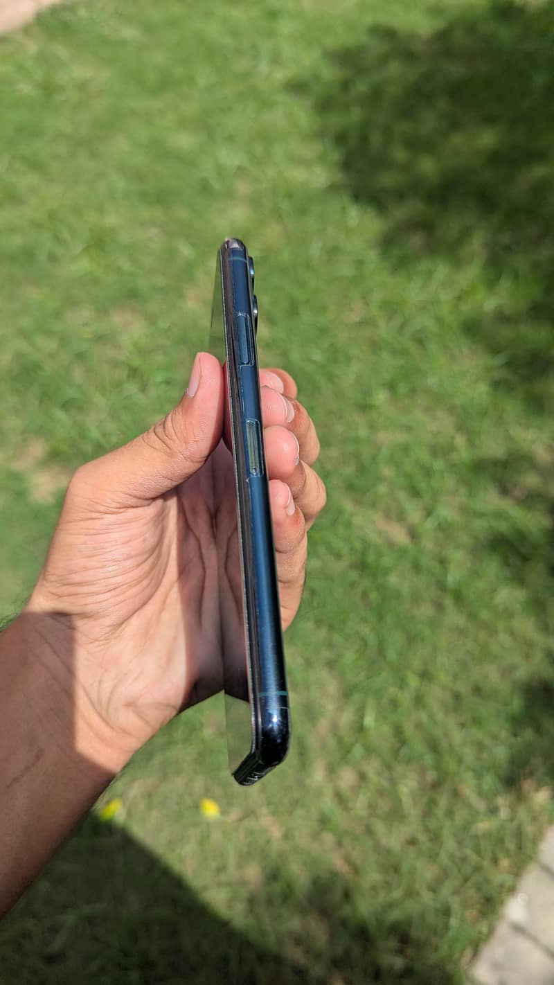 Apple iPhone 11 Pro Max 2