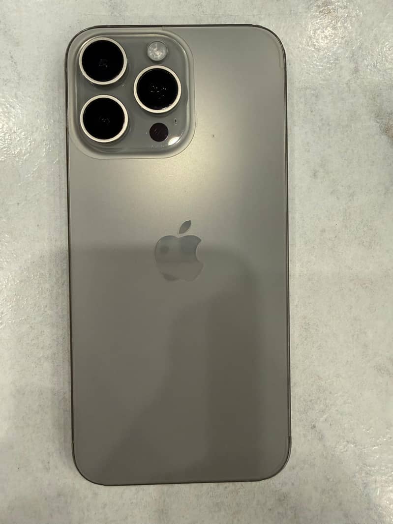 Apple iPhone 15 Pro Max 1