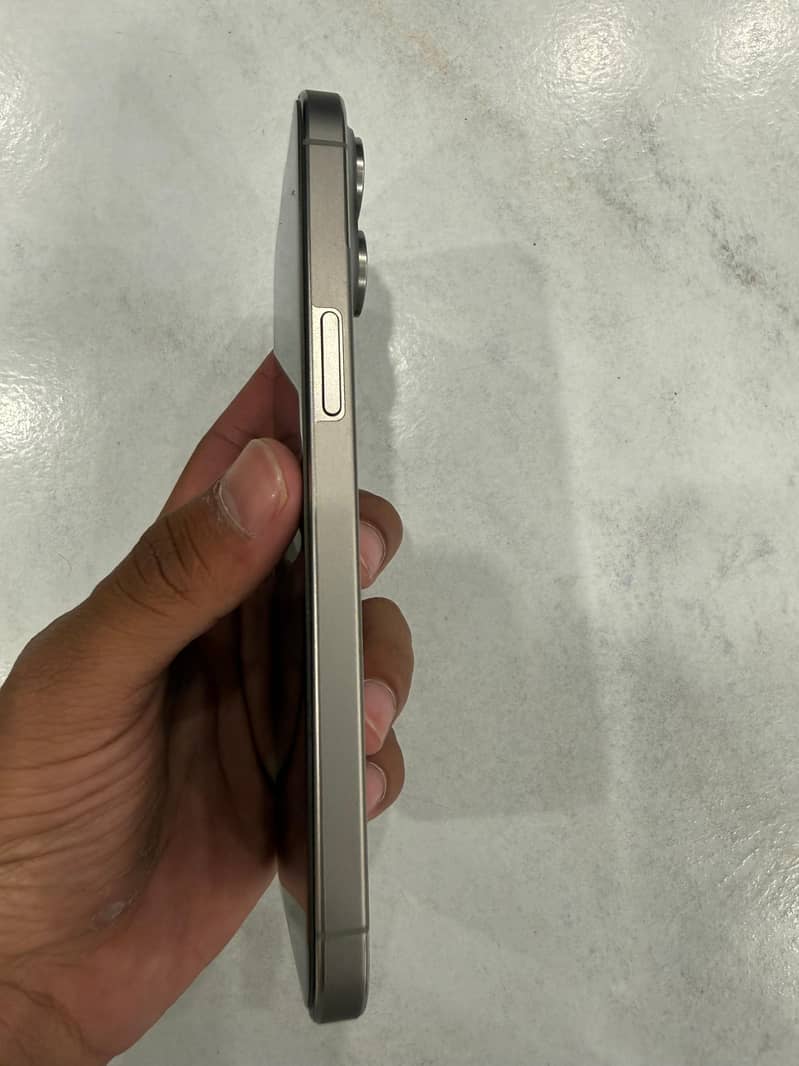 Apple iPhone 15 Pro Max 2