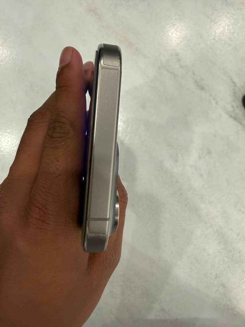 Apple iPhone 15 Pro Max 3