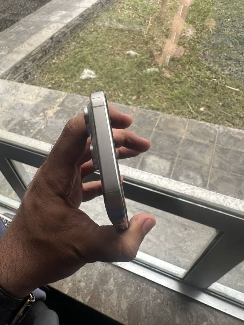 Apple iPhone 15 Pro 1
