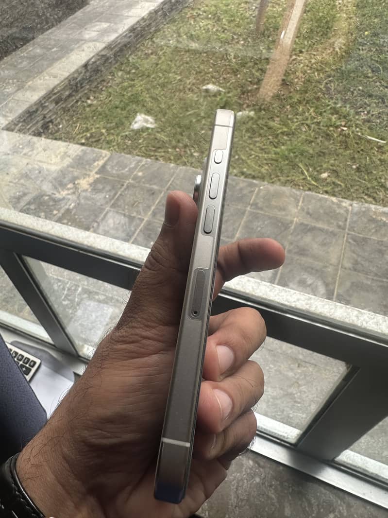 Apple iPhone 15 Pro 2