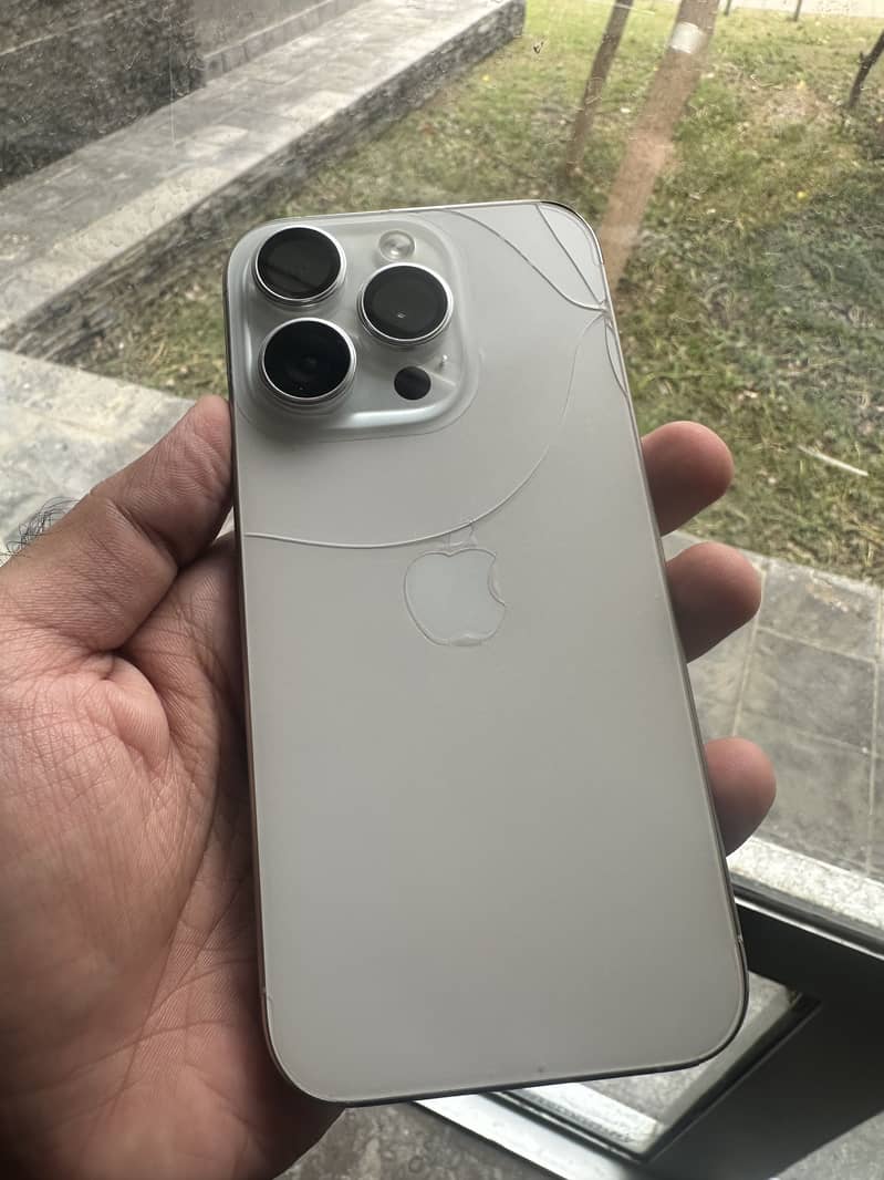 Apple iPhone 15 Pro 4