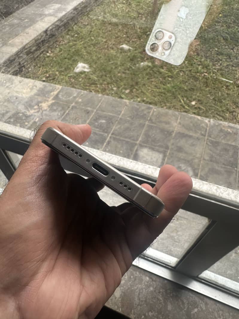 Apple iPhone 15 Pro 8