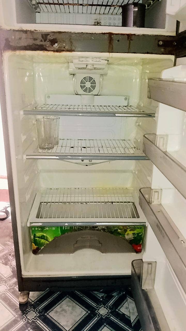 Fridge Dawlance 1
