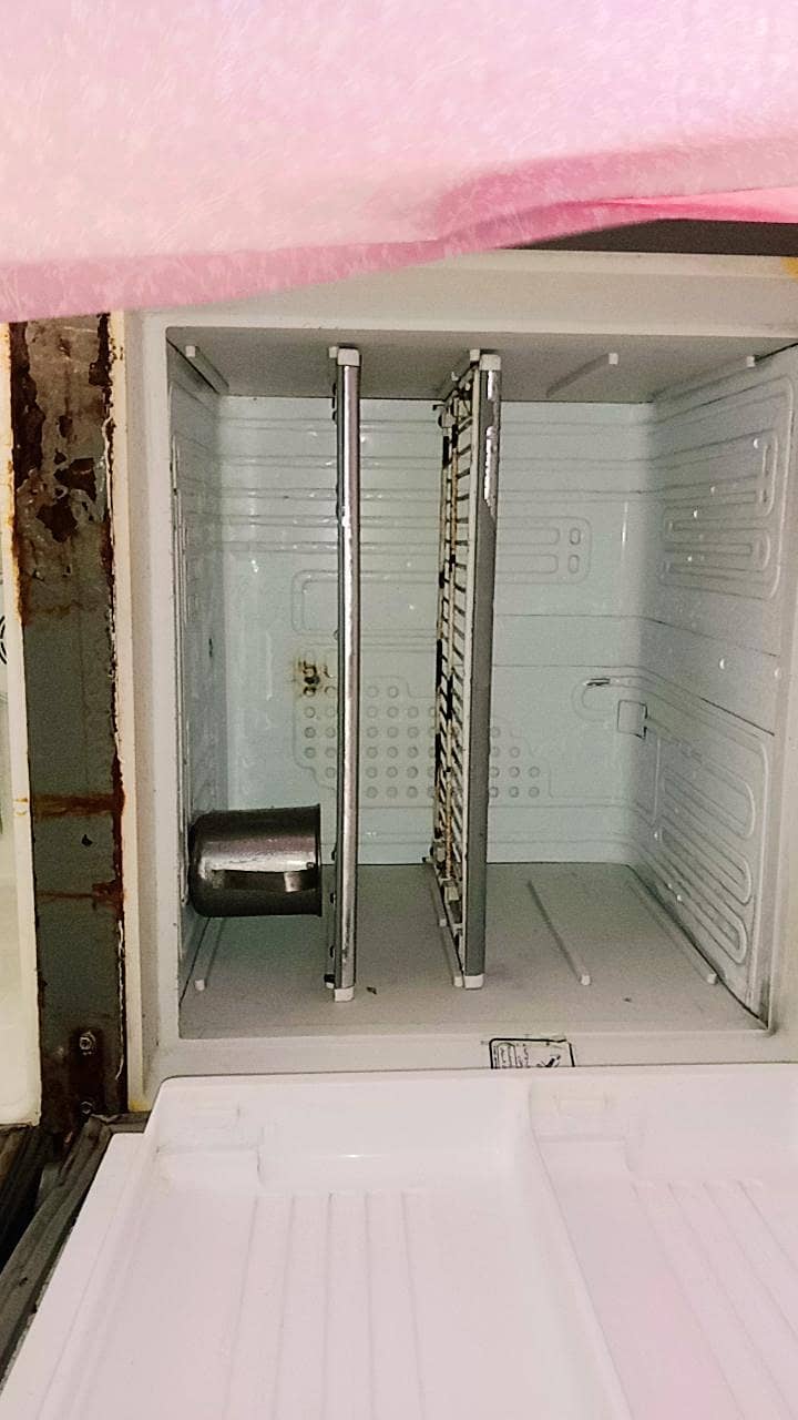 Fridge Dawlance 2