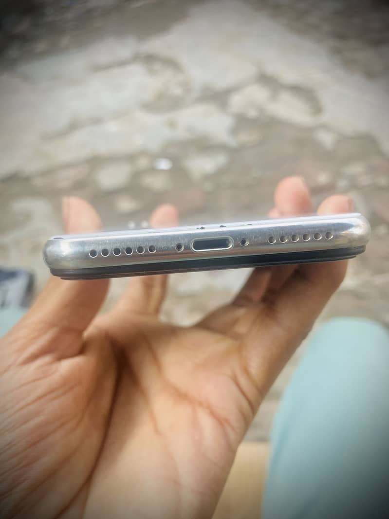 Apple iPhone X 3