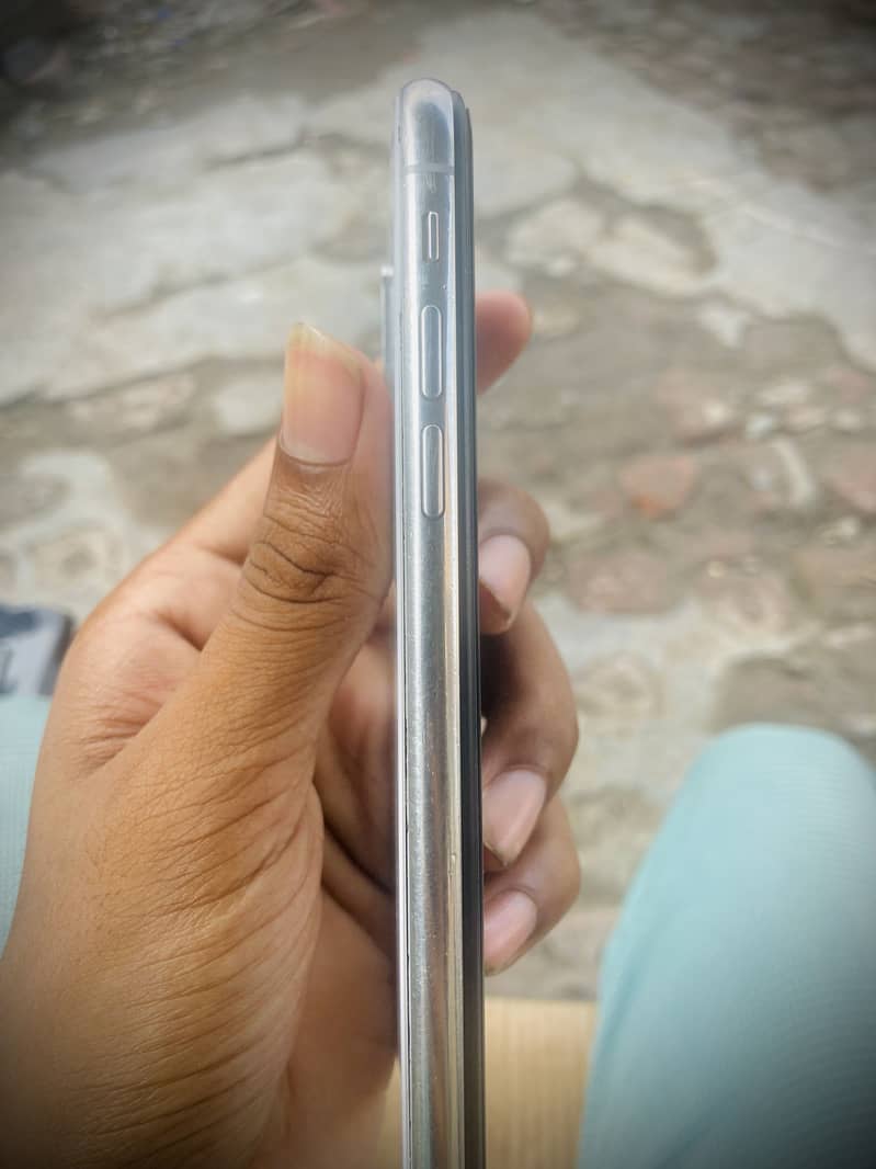 Apple iPhone X 5